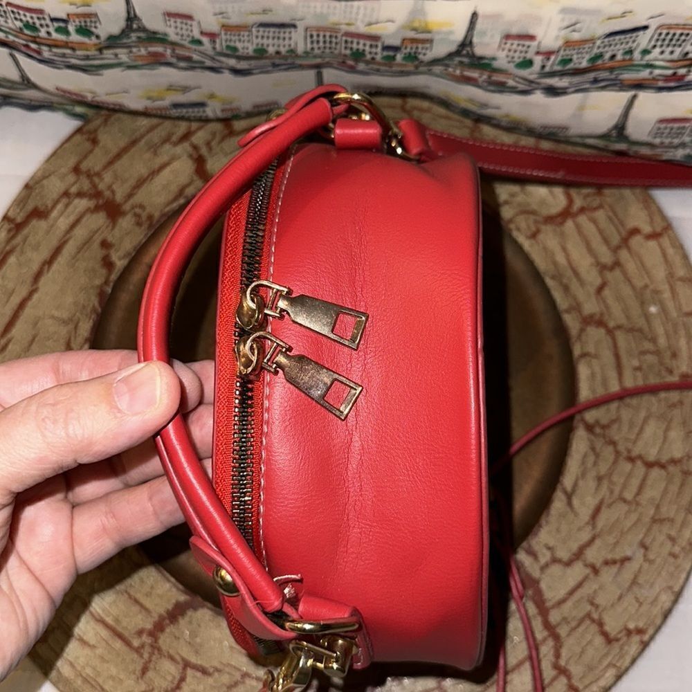 Beautiful Red Bow tie Faux Leather Small Canteen Shape Crossbody Bag - Picture 8 of 12
